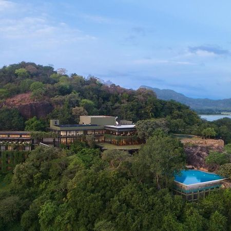 Heritance Kandalama Sigiriya Bagian luar foto The hotel