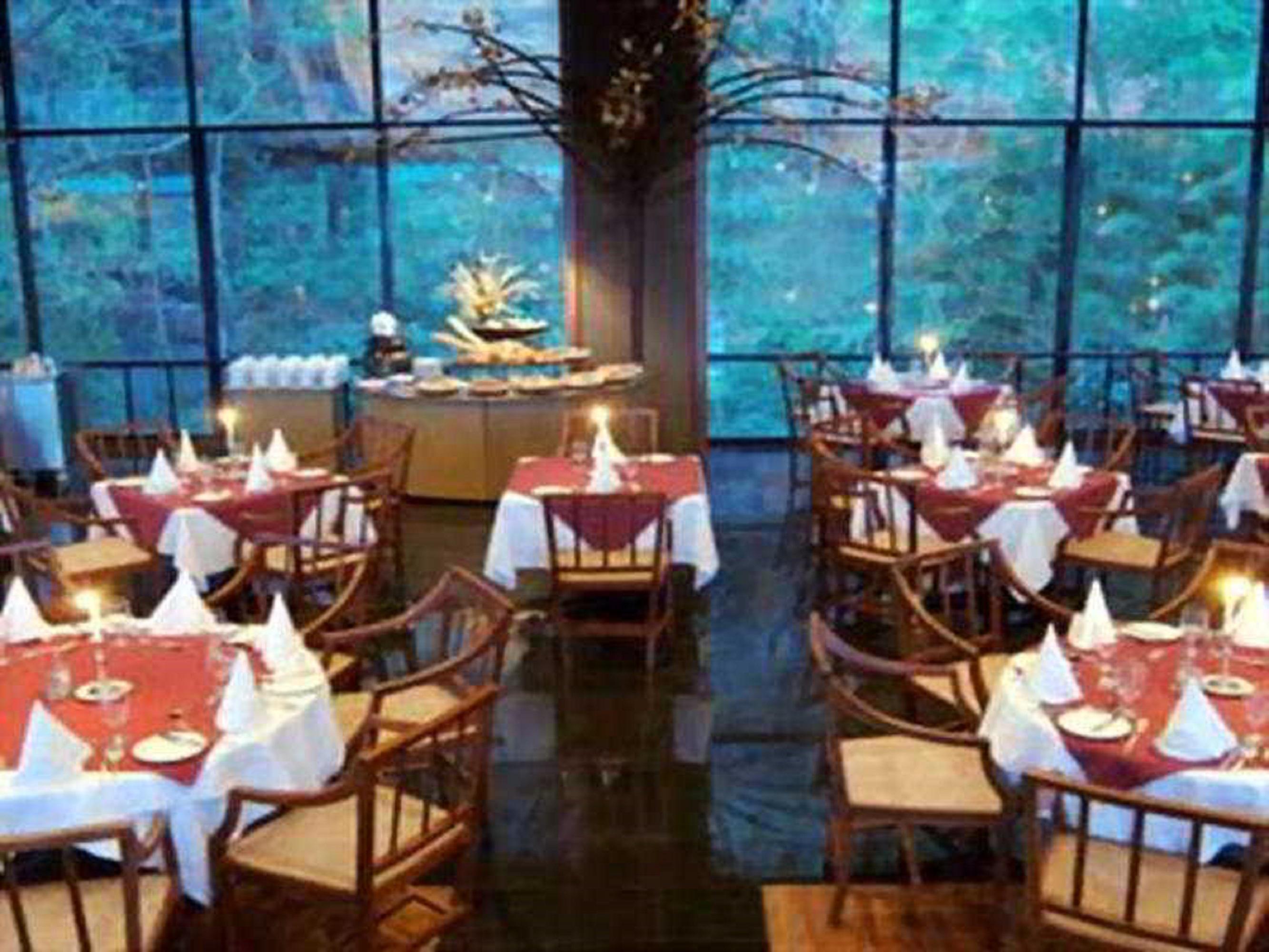 Heritance Kandalama Sigiriya Bagian luar foto The restaurant at the resort