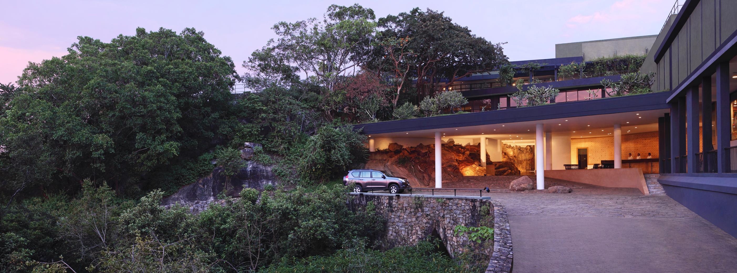 Heritance Kandalama Sigiriya Bagian luar foto The hotel's entrance