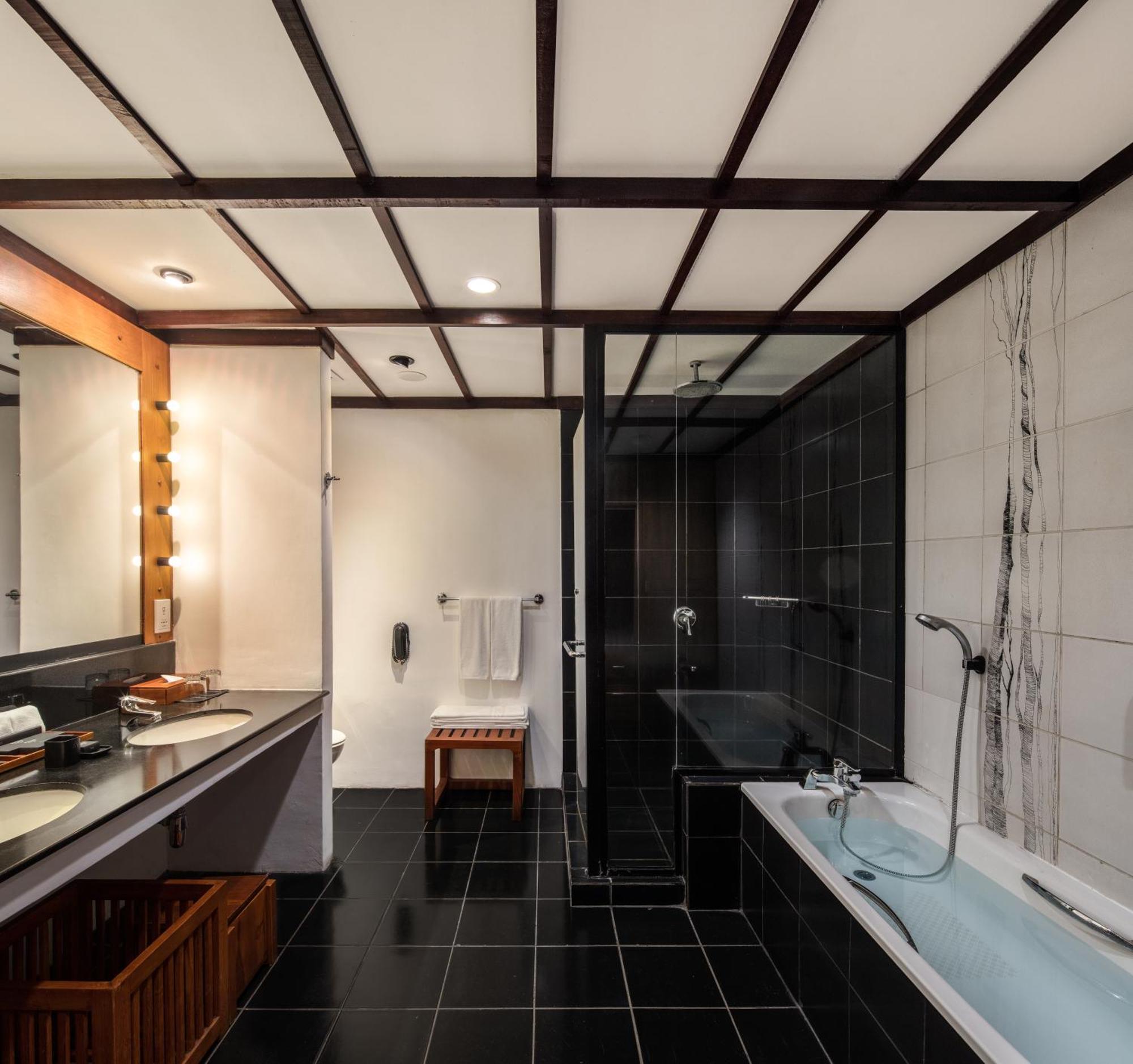 Heritance Kandalama Sigiriya Bagian luar foto Bathroom