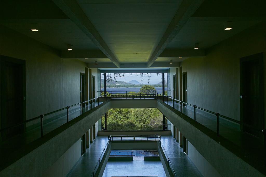 Heritance Kandalama Sigiriya Bagian luar foto Inside the hotel
