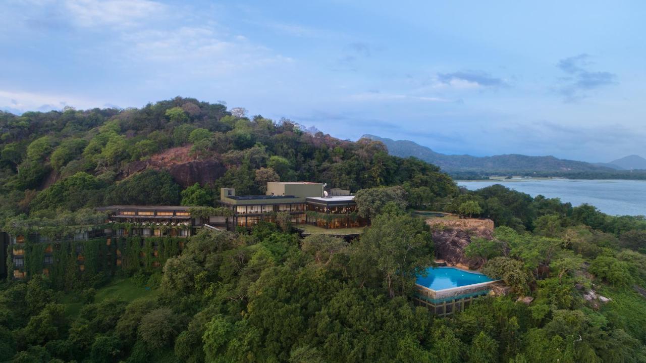 Heritance Kandalama Sigiriya Bagian luar foto The hotel